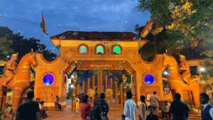 “Shilparamam arts and crafts village in Hyderabad featuring traditional huts, handicraft stalls, and cultural decor”(For performance or crowd images)
“Visitors enjoying traditional folk dance and cultural performances at Shilparamam, Hyderabad”